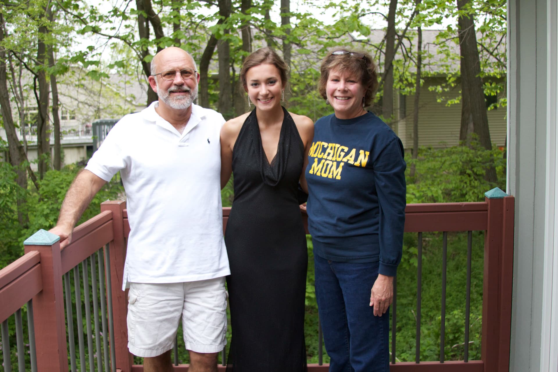 Studentessa e la sua famiglia ospitante durante la sua esperienza negli USA, vivendo accoglienza, quotidianità e integrazione